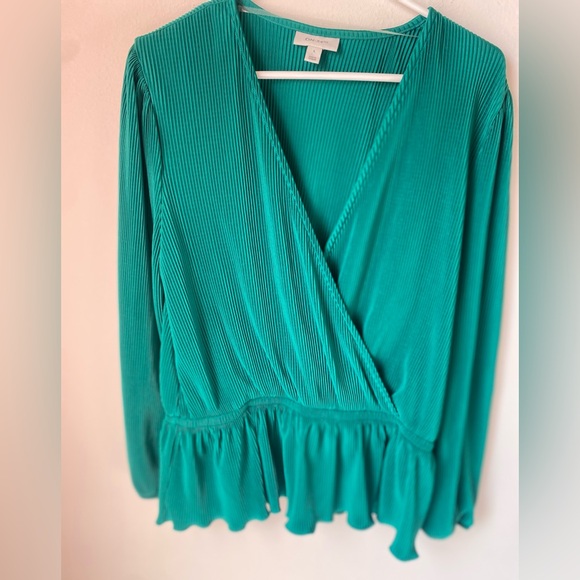 Women's Green  Plisse Surplice-Neck Peplum Top size large - Picture 2 of 9